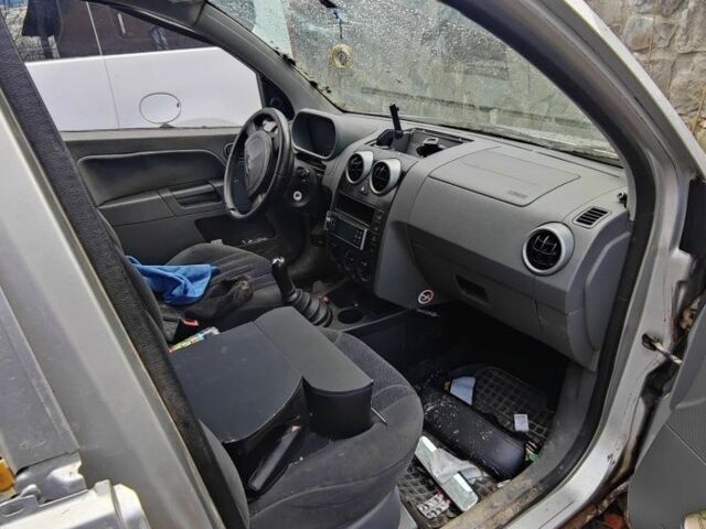 Сірий Форд Фьюжен, об'ємом двигуна 0 л та пробігом 217 тис. км за 800 $, фото 3 на Automoto.ua