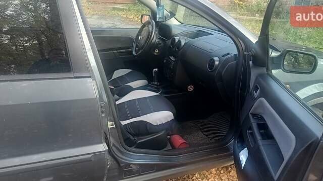 Форд Фьюжн 2003 в Луцке на Automoto.ua Серый Форд Фьюжн, объемом двигателя 1.4 л и пробегом 247 тыс. км за 4800 $, фото 2 на Automoto.ua