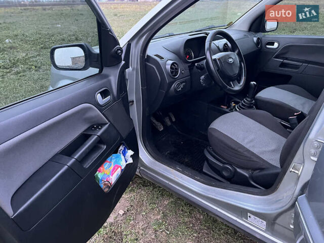 Серый Форд Фьюжн, объемом двигателя 1.6 л и пробегом 270 тыс. км за 4100 $, фото 9 на Automoto.ua