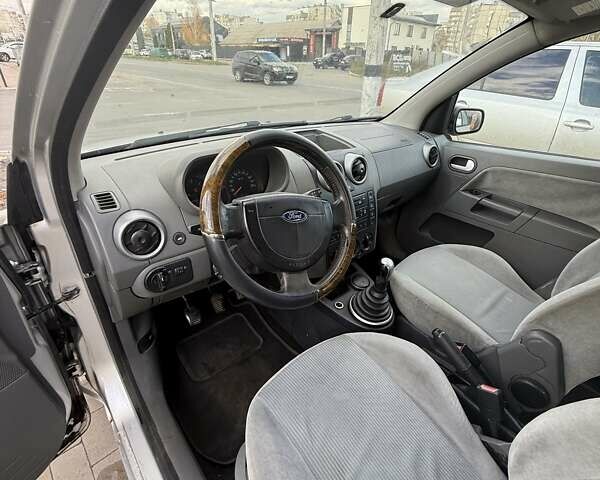 Серый Форд Фьюжн, объемом двигателя 1.4 л и пробегом 440 тыс. км за 3800 $, фото 6 на Automoto.ua
