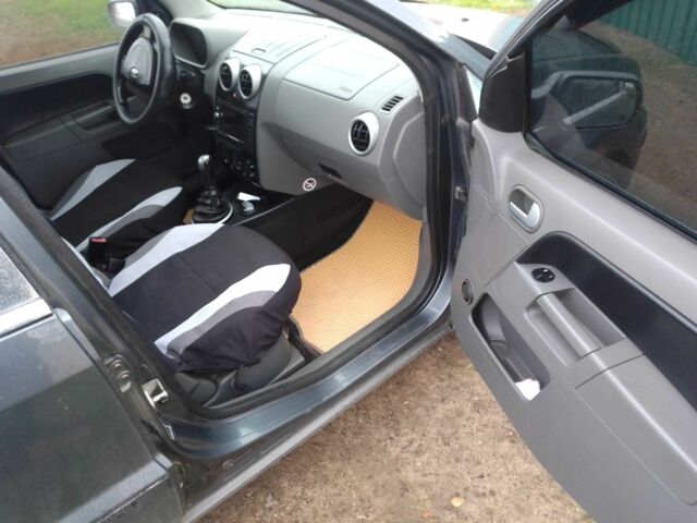 Серый Форд Фьюжн, объемом двигателя 1.4 л и пробегом 241 тыс. км за 3500 $, фото 9 на Automoto.ua