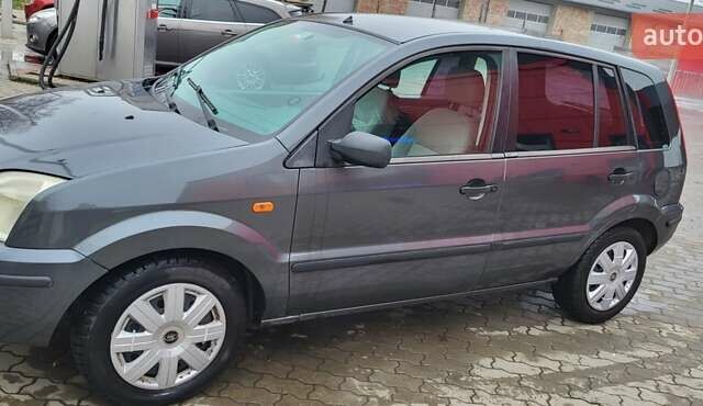 Серый Форд Фьюжн, объемом двигателя 1.6 л и пробегом 220 тыс. км за 3500 $, фото 2 на Automoto.ua