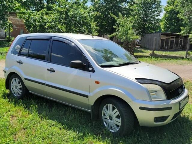 Серый Форд Фьюжн, объемом двигателя 1.6 л и пробегом 190 тыс. км за 4000 $, фото 2 на Automoto.ua