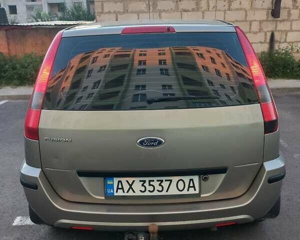 Сірий Форд Фьюжен, об'ємом двигуна 1.6 л та пробігом 251 тис. км за 5300 $, фото 4 на Automoto.ua