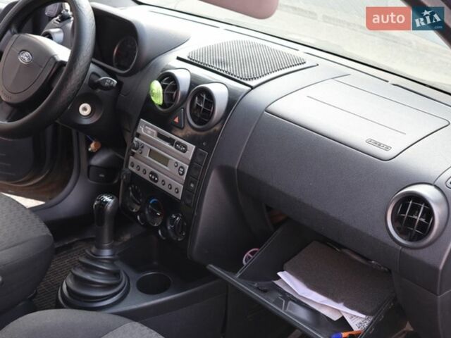 Сірий Форд Фьюжен, об'ємом двигуна 1.39 л та пробігом 300 тис. км за 3500 $, фото 12 на Automoto.ua