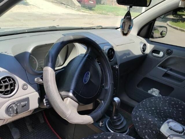 Серый Форд Фьюжн, объемом двигателя 1.6 л и пробегом 190 тыс. км за 4000 $, фото 5 на Automoto.ua