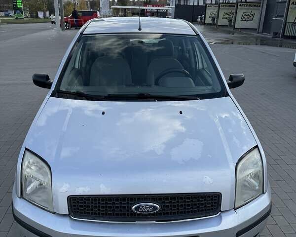 Серый Форд Фьюжн, объемом двигателя 1.4 л и пробегом 440 тыс. км за 3800 $, фото 1 на Automoto.ua