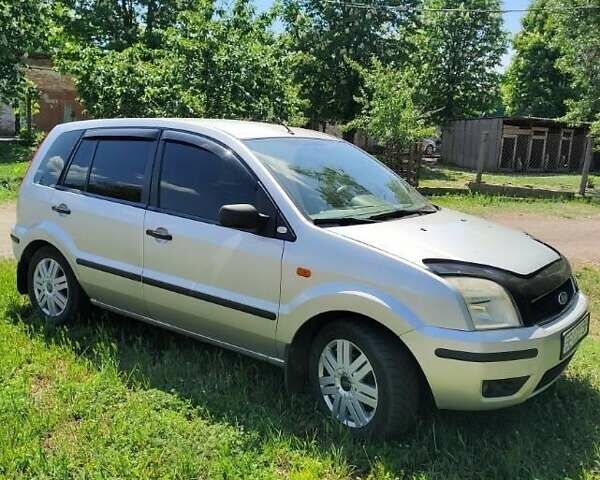 Сірий Форд Фьюжен, об'ємом двигуна 1.6 л та пробігом 190 тис. км за 4000 $, фото 1 на Automoto.ua