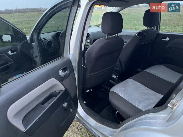 Серый Форд Фьюжн, объемом двигателя 1.6 л и пробегом 270 тыс. км за 4100 $, фото 10 на Automoto.ua