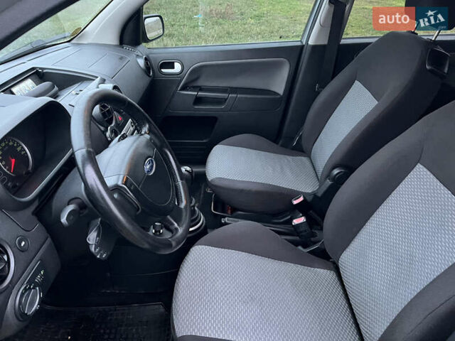 Серый Форд Фьюжн, объемом двигателя 1.6 л и пробегом 270 тыс. км за 4100 $, фото 7 на Automoto.ua