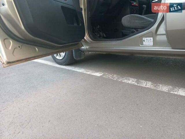 Сірий Форд Фьюжен, об'ємом двигуна 1.6 л та пробігом 251 тис. км за 5300 $, фото 6 на Automoto.ua