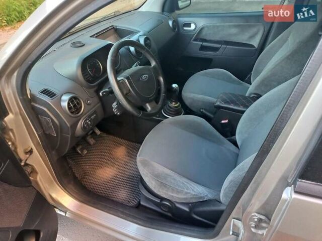 Сірий Форд Фьюжен, об'ємом двигуна 1.6 л та пробігом 251 тис. км за 5300 $, фото 18 на Automoto.ua