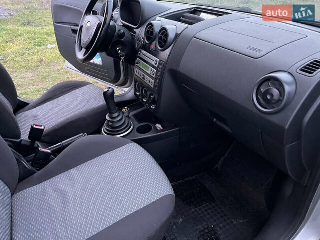 Серый Форд Фьюжн, объемом двигателя 1.6 л и пробегом 270 тыс. км за 4100 $, фото 12 на Automoto.ua