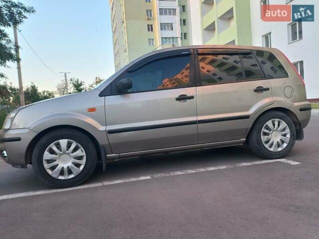 Сірий Форд Фьюжен, об'ємом двигуна 1.6 л та пробігом 251 тис. км за 5700 $, фото 3 на Automoto.ua