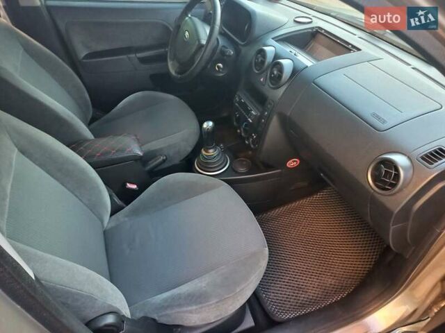 Сірий Форд Фьюжен, об'ємом двигуна 1.6 л та пробігом 251 тис. км за 5700 $, фото 17 на Automoto.ua