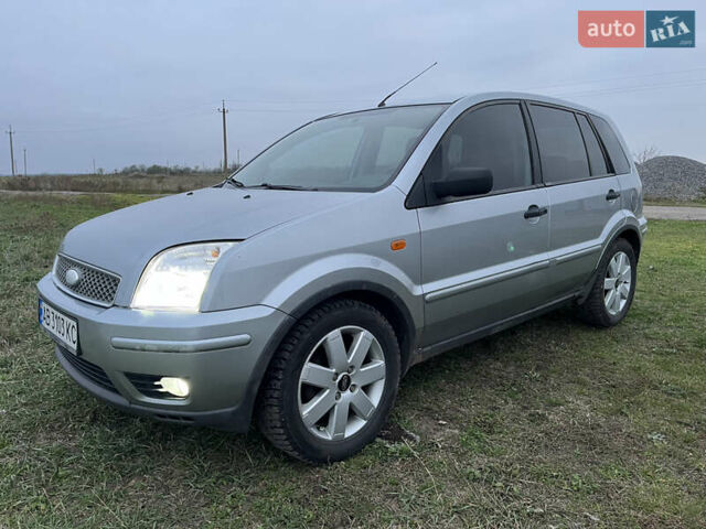 Серый Форд Фьюжн, объемом двигателя 1.6 л и пробегом 270 тыс. км за 4100 $, фото 1 на Automoto.ua