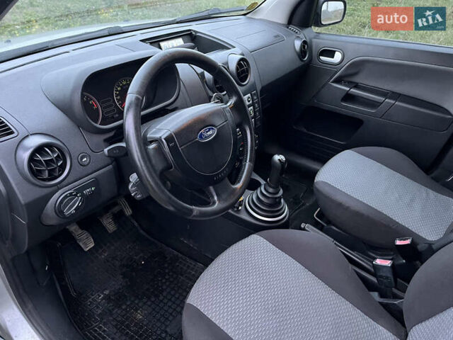 Серый Форд Фьюжн, объемом двигателя 1.6 л и пробегом 270 тыс. км за 4100 $, фото 6 на Automoto.ua