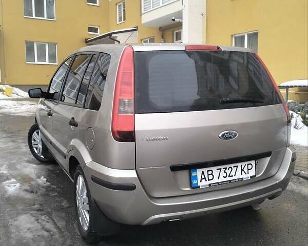 Сірий Форд Фьюжен, об'ємом двигуна 1.6 л та пробігом 318 тис. км за 3800 $, фото 8 на Automoto.ua