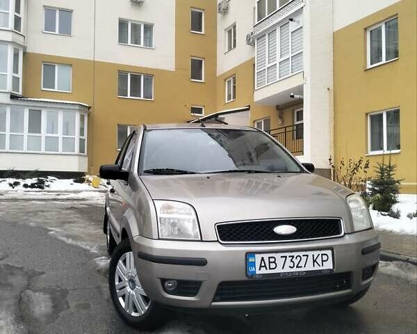 Сірий Форд Фьюжен, об'ємом двигуна 1.6 л та пробігом 318 тис. км за 3800 $, фото 27 на Automoto.ua