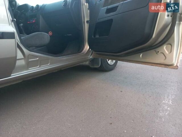 Сірий Форд Фьюжен, об'ємом двигуна 1.6 л та пробігом 251 тис. км за 5300 $, фото 12 на Automoto.ua