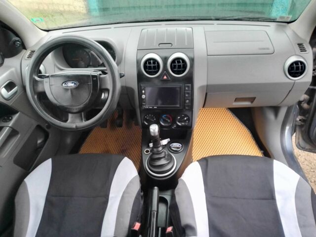 Серый Форд Фьюжн, объемом двигателя 1.4 л и пробегом 241 тыс. км за 3500 $, фото 8 на Automoto.ua