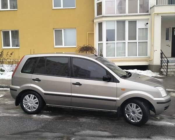 Сірий Форд Фьюжен, об'ємом двигуна 1.6 л та пробігом 318 тис. км за 3800 $, фото 23 на Automoto.ua