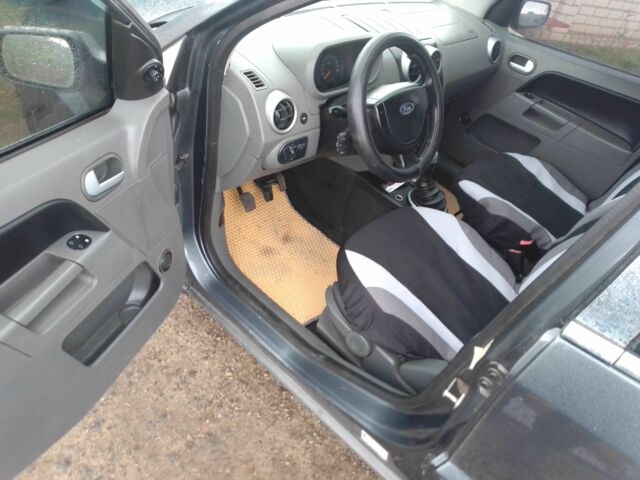 Серый Форд Фьюжн, объемом двигателя 1.4 л и пробегом 241 тыс. км за 3500 $, фото 7 на Automoto.ua