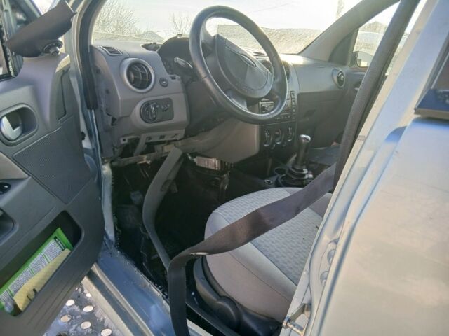 Серый Форд Фьюжн, объемом двигателя 1.4 л и пробегом 219 тыс. км за 1900 $, фото 5 на Automoto.ua