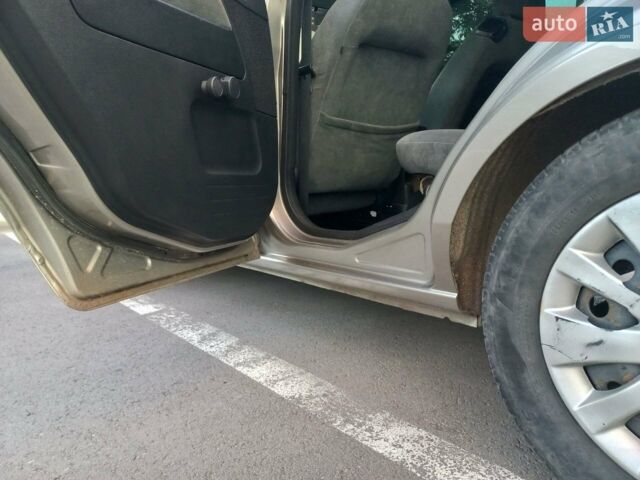 Сірий Форд Фьюжен, об'ємом двигуна 1.6 л та пробігом 251 тис. км за 4999 $, фото 8 на Automoto.ua