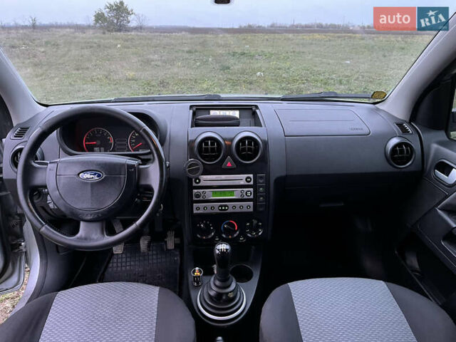 Серый Форд Фьюжн, объемом двигателя 1.6 л и пробегом 270 тыс. км за 4100 $, фото 15 на Automoto.ua