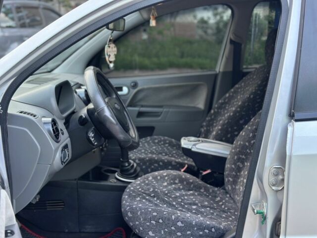 Серый Форд Фьюжн, объемом двигателя 1.6 л и пробегом 190 тыс. км за 4000 $, фото 9 на Automoto.ua