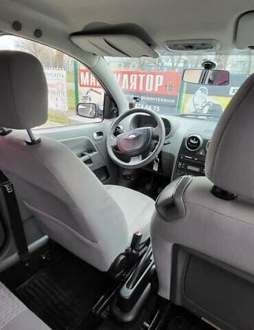 Серый Форд Фьюжн, объемом двигателя 1.6 л и пробегом 220 тыс. км за 3500 $, фото 3 на Automoto.ua