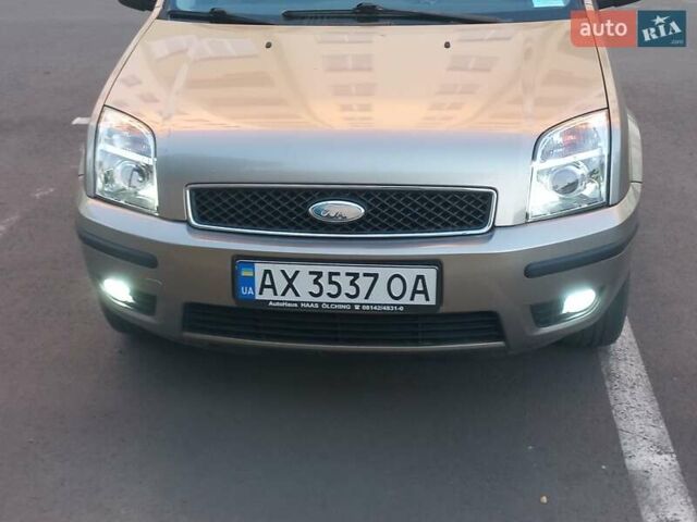 Сірий Форд Фьюжен, об'ємом двигуна 1.6 л та пробігом 251 тис. км за 5700 $, фото 1 на Automoto.ua
