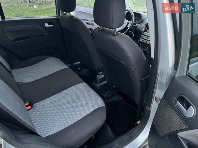 Серый Форд Фьюжн, объемом двигателя 1.6 л и пробегом 270 тыс. км за 4100 $, фото 14 на Automoto.ua