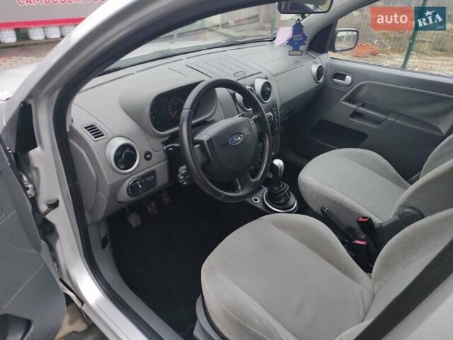 Серый Форд Фьюжн, объемом двигателя 1.6 л и пробегом 238 тыс. км за 4450 $, фото 11 на Automoto.ua