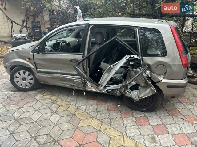 Сірий Форд Фьюжен, об'ємом двигуна 1.4 л та пробігом 200 тис. км за 1600 $, фото 1 на Automoto.ua