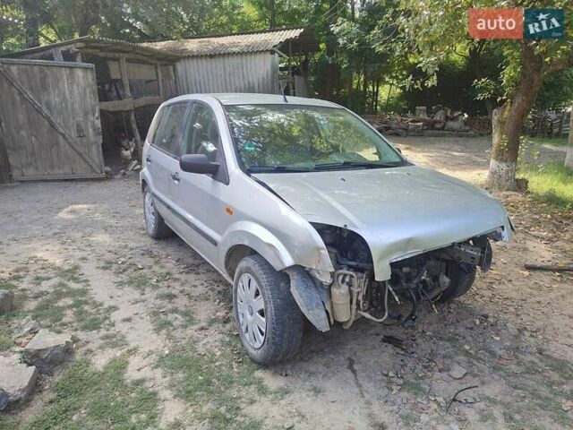 Форд Фьюжн 2004 в Теплике на Automoto.ua Серый Форд Фьюжн, объемом двигателя 1.39 л и пробегом 220 тыс. км за 1800 $, фото 1 на Automoto.ua