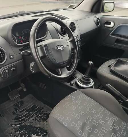 Форд Фьюжен 2004 у Нетешине на Automoto.ua Сірий Форд Фьюжен, об'ємом двигуна 1.39 л та пробігом 155 тис. км за 3500 $, фото 2 на Automoto.ua