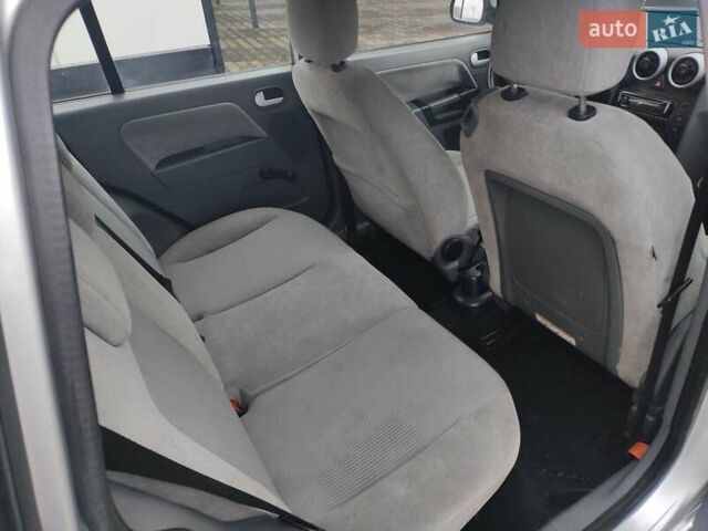 Серый Форд Фьюжн, объемом двигателя 1.6 л и пробегом 238 тыс. км за 4450 $, фото 19 на Automoto.ua