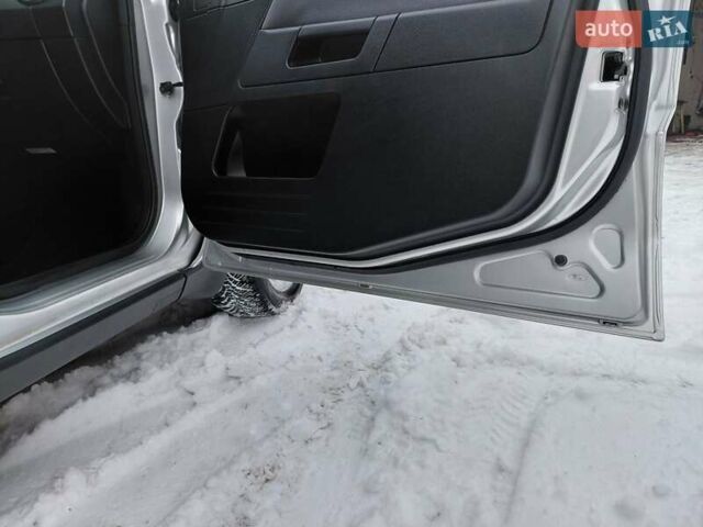Серый Форд Фьюжн, объемом двигателя 1.6 л и пробегом 164 тыс. км за 5600 $, фото 11 на Automoto.ua
