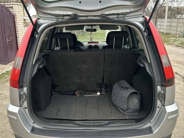 Сірий Форд Фьюжен, об'ємом двигуна 1.4 л та пробігом 237 тис. км за 3950 $, фото 12 на Automoto.ua