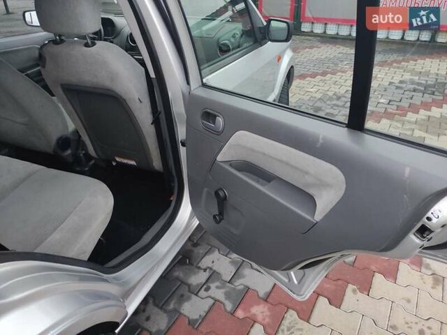 Серый Форд Фьюжн, объемом двигателя 1.6 л и пробегом 238 тыс. км за 4450 $, фото 20 на Automoto.ua