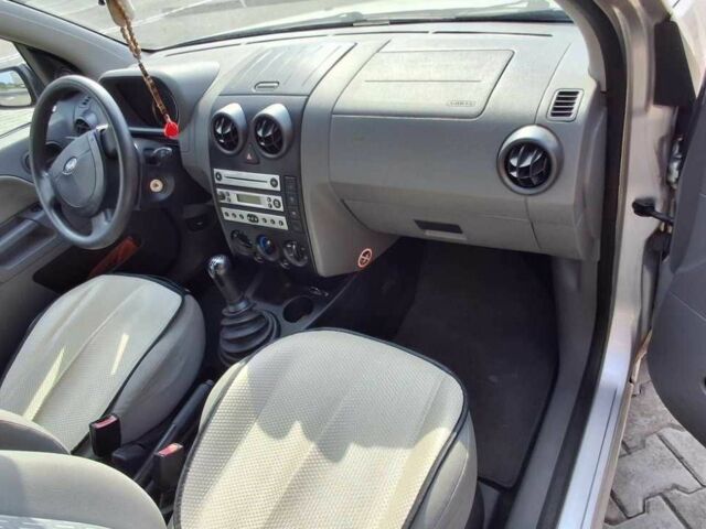 Сірий Форд Фьюжен, об'ємом двигуна 1.4 л та пробігом 150 тис. км за 3400 $, фото 4 на Automoto.ua