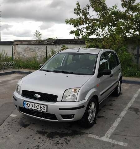 Форд Фьюжен 2004 у Нетешине на Automoto.ua Сірий Форд Фьюжен, об'ємом двигуна 1.39 л та пробігом 155 тис. км за 3500 $, фото 3 на Automoto.ua