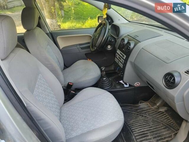 Форд Фьюжн 2004 в Теплике на Automoto.ua Серый Форд Фьюжн, объемом двигателя 1.39 л и пробегом 220 тыс. км за 1800 $, фото 6 на Automoto.ua
