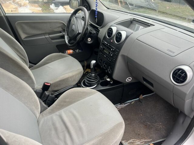 Сірий Форд Фьюжен, об'ємом двигуна 1.4 л та пробігом 220 тис. км за 1650 $, фото 6 на Automoto.ua