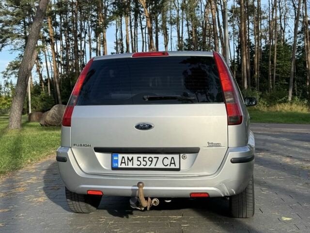 Серый Форд Фьюжн, объемом двигателя 1.6 л и пробегом 210 тыс. км за 3850 $, фото 7 на Automoto.ua