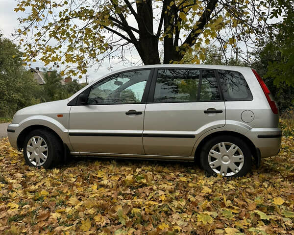 Форд Фьюжен 2004 у Кривому Розі на Automoto.ua Сірий Форд Фьюжен, об'ємом двигуна 1.39 л та пробігом 170 тис. км за 4300 $, фото 1 на Automoto.ua