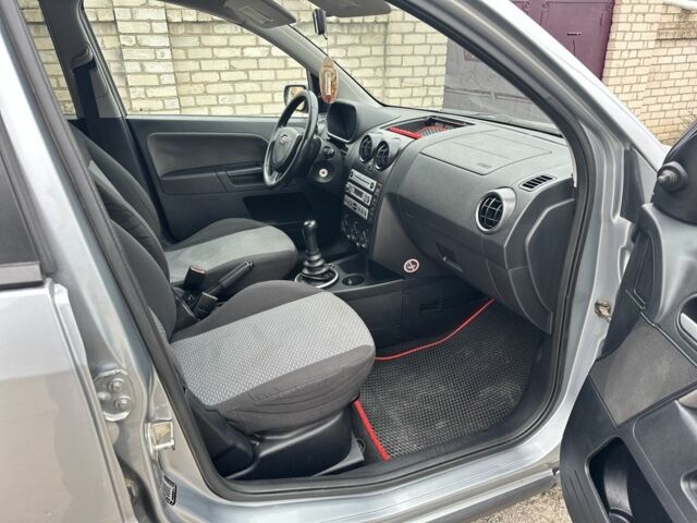 Сірий Форд Фьюжен, об'ємом двигуна 1.4 л та пробігом 237 тис. км за 3950 $, фото 15 на Automoto.ua