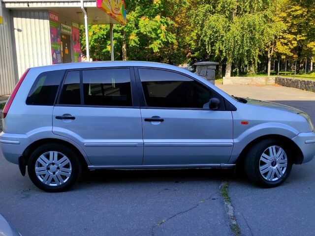 Сірий Форд Фьюжен, об'ємом двигуна 1.6 л та пробігом 250 тис. км за 2900 $, фото 7 на Automoto.ua